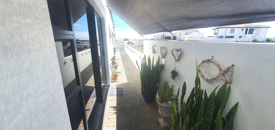 3 Bedroom Property for Sale in Sandy Point Western Cape